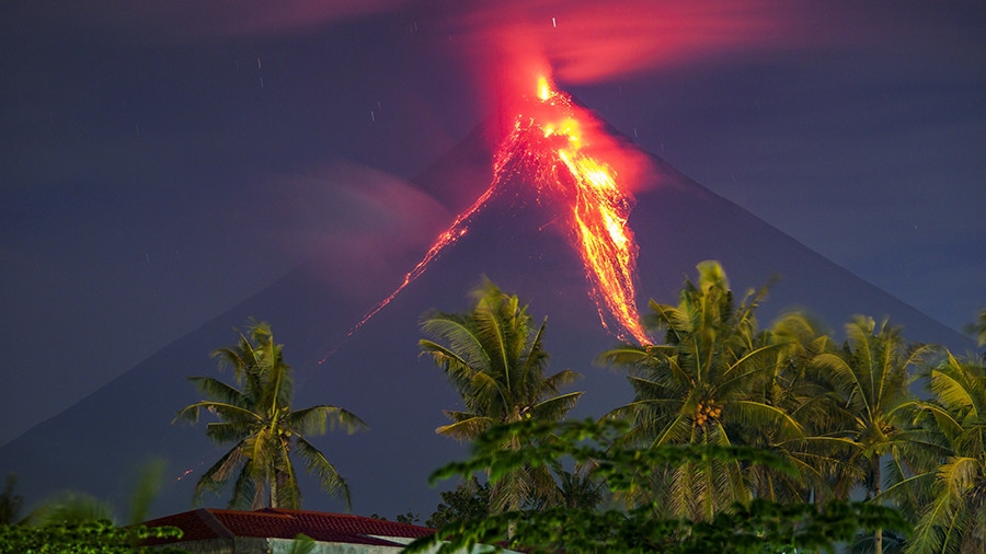 Philippines cảnh báo nguy cơ phun trào núi lửa Mayon