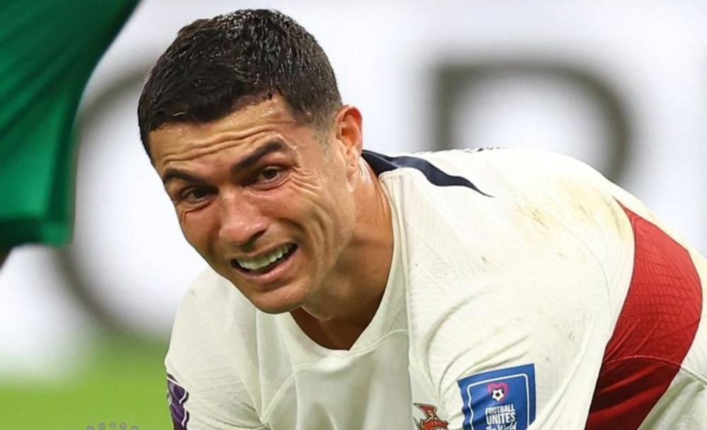 Ronaldo khóc nức nở khi Bồ Đào Nha bị loại, cầu thủ Morocco chạy ...