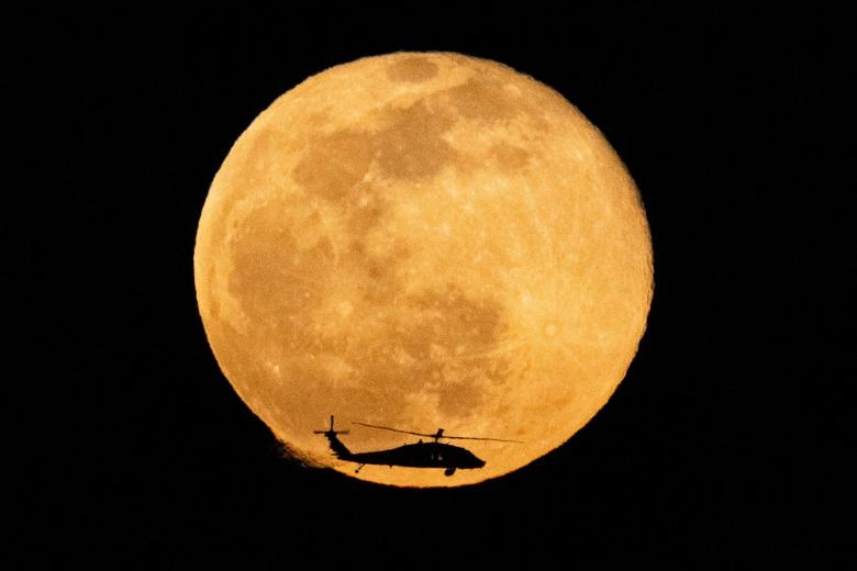 Những hình ảnh Mặt Trăng đẹp hớp hồn trong năm 2022