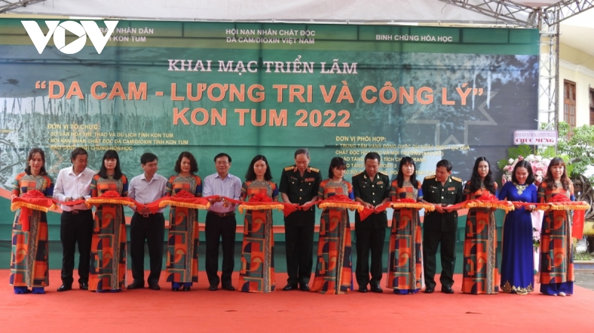 khai mac trien lam da cam luong tri va cong ly kon tum 2022 hinh anh 1