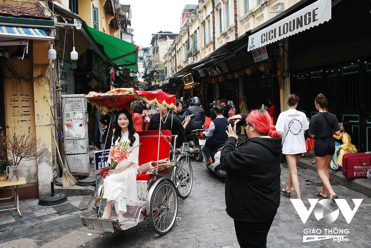 khong khi tet ngap tren khap pho phuong ha noi hinh anh 11