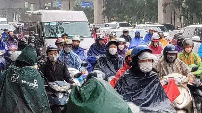 mua tam ta tu sang som, nguoi ha noi chat vat vuot un tac den cong so hinh anh 2