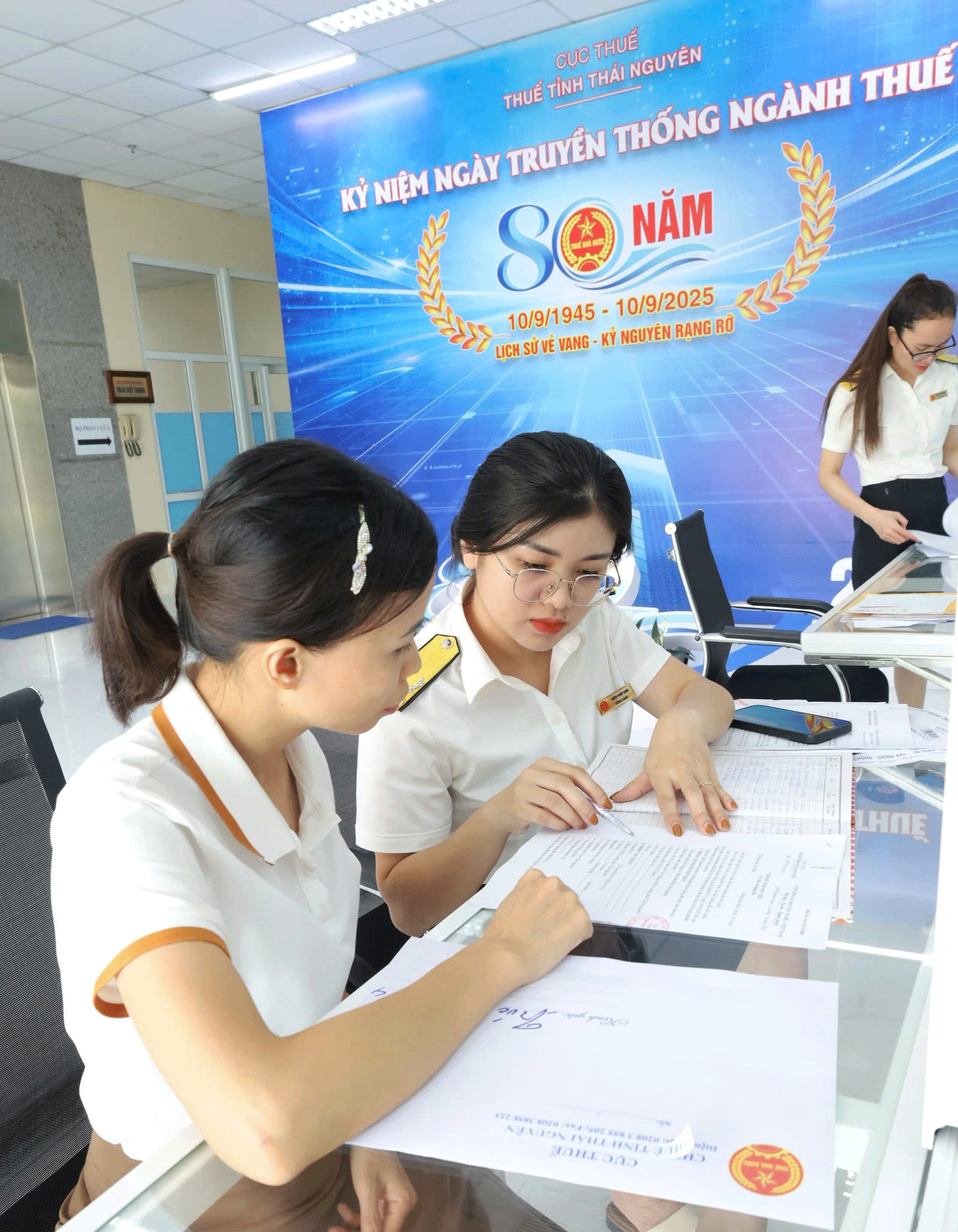 thue thai nguyen ho tro thue cho to chuc, ca nhan bi anh huong lu lut hinh anh 1