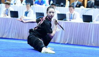 Dương Thúy Vi trong phần thi giành HCV nội dung thương thuật + kiếm thuật môn Wushu. (Ảnh: Dương Thuật). 