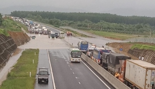 Hiện trường ngập cao tốc Phan Thiết - Dầu Giây ngày 29/7 vừa qua.