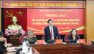 Ông Đặng Văn Dũng, Phó Trưởng Ban Nội chính Trung ương thông tin tại cuộc họp.