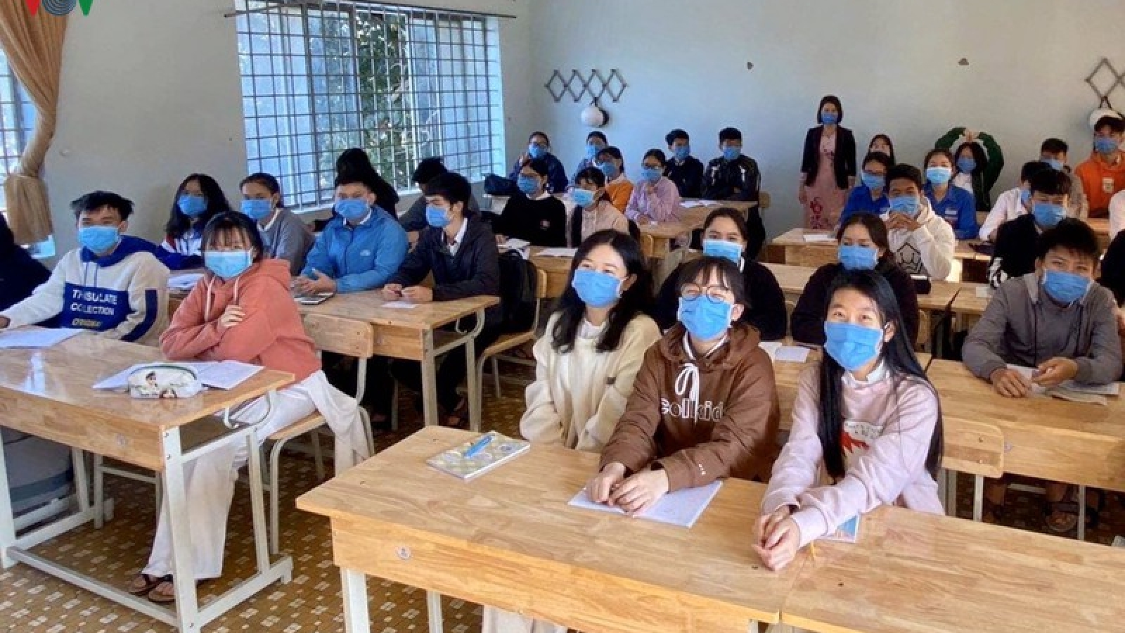Nhiều địa phương đảm bảo cho học sinh đi học trở lại