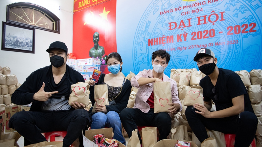 Xuân Bắc, Tự Long kêu gọi ủng hộ thực phẩm cho người nghèo Hà Nội