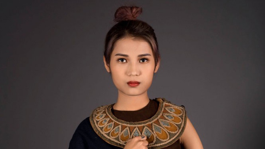 Vietnamese singer in Top 21 of Billboard’s Adult Contemporary Indicator Chart
