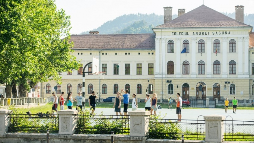 Romania đóng cửa toàn bộ trường học đến hết năm học