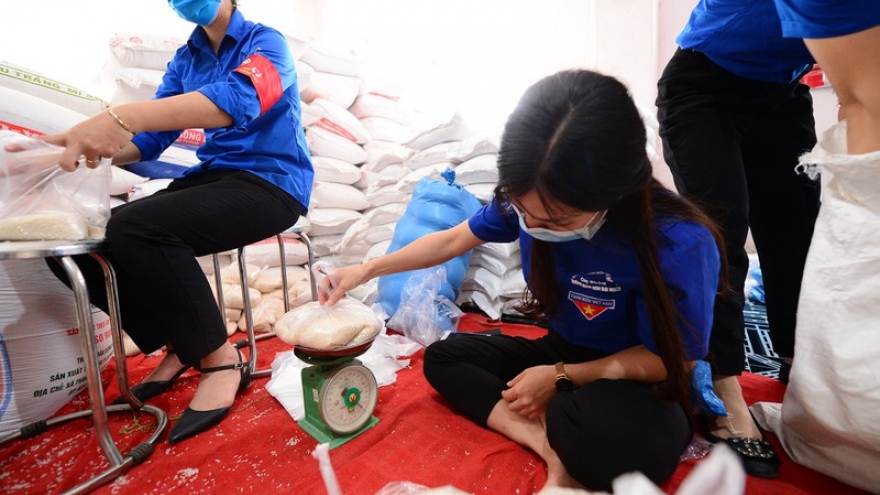 “ATM gạo” đến với công nhân nghèo ở Đông Anh, Hà Nội