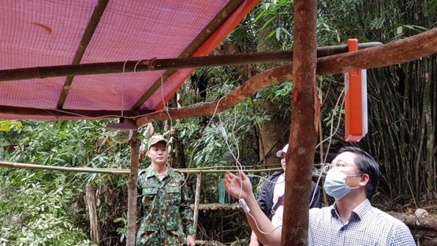 Chủ tịch tỉnh Quảng Nam kiểm tra chốt kiểm dịch ở tận rừng sâu