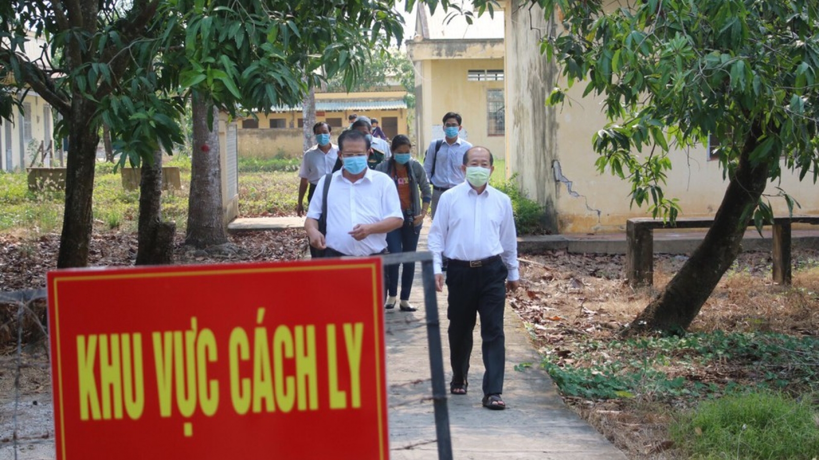 Ứng phó Covid-19: Phép “sàng lọc” cán bộ lãnh đạo