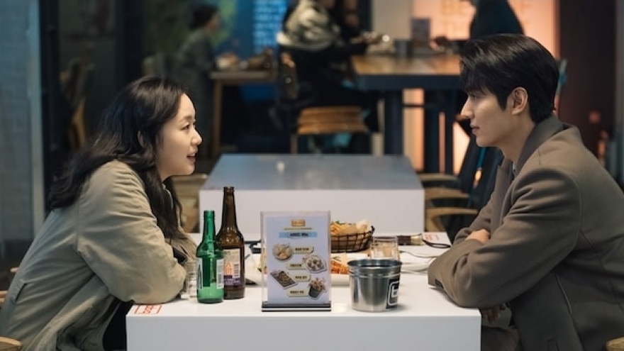 Lộ ảnh “Hoàng đế” Lee Min Ho và Kim Go Eun hẹn hò lãng mạn