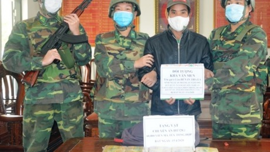 	Khởi tố đối tượng "cõng" 60.000 viên ma túy từ Lào về Việt Nam