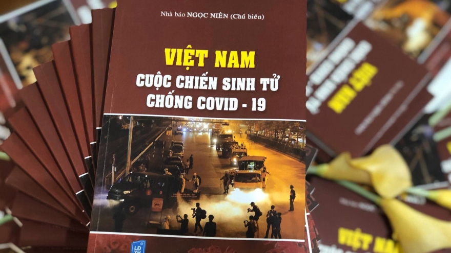Ra mắt sách “Việt Nam – Cuộc chiến sinh tử chống Covid-19”