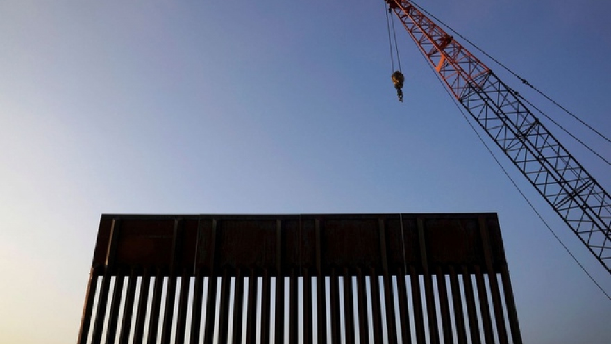 Các nghị sỹ Dân chủ Mỹ yêu cầu ngừng xây tường biên giới với Mexico