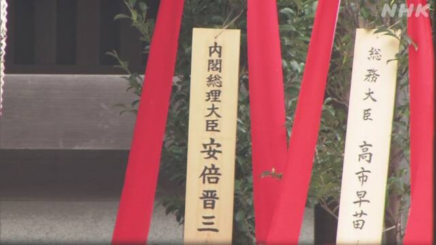Thủ tướng Abe gửi đồ lễ viếng Đền thờ Yasukuni