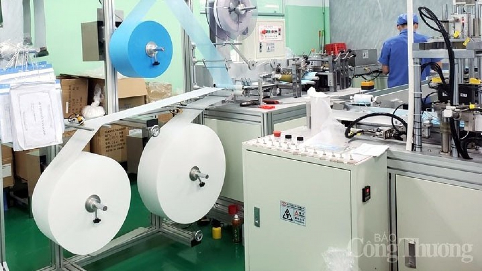 Giám sát chặt việc nhập dây chuyền sản xuất khẩu trang đã qua sử dụng 