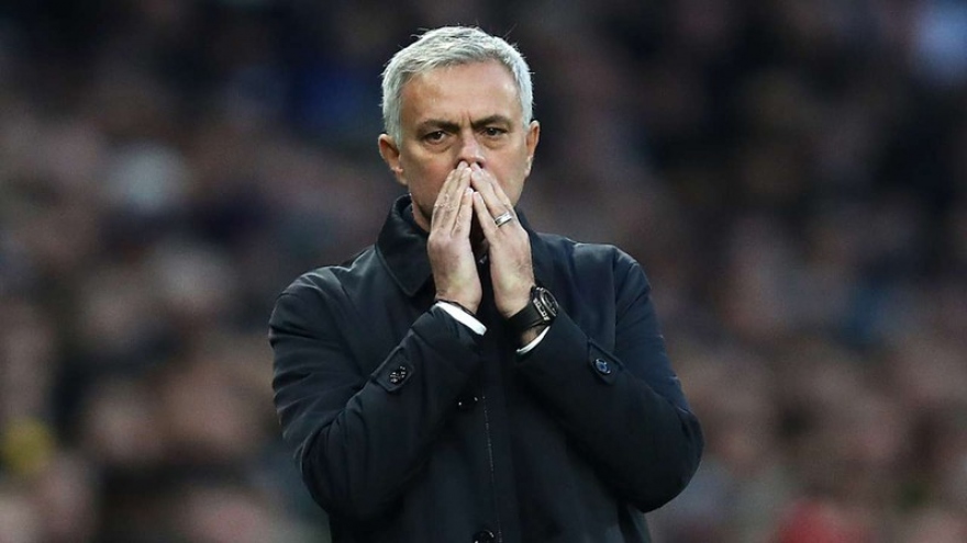 15 HLV kiếm tiền chuyển nhượng nhiều nhất thế giới: Bất ngờ với Mourinho