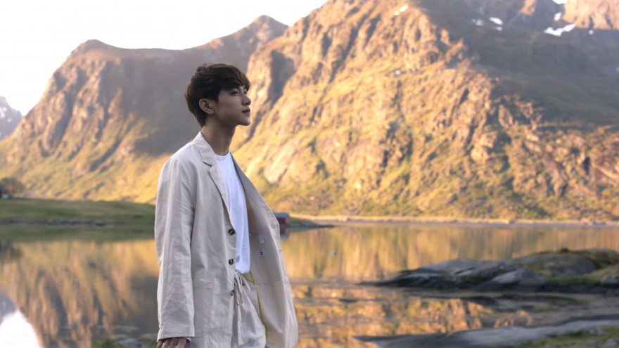Khung cảnh Na Uy đẹp thơ mộng trong MV mới của mỹ nam JSol