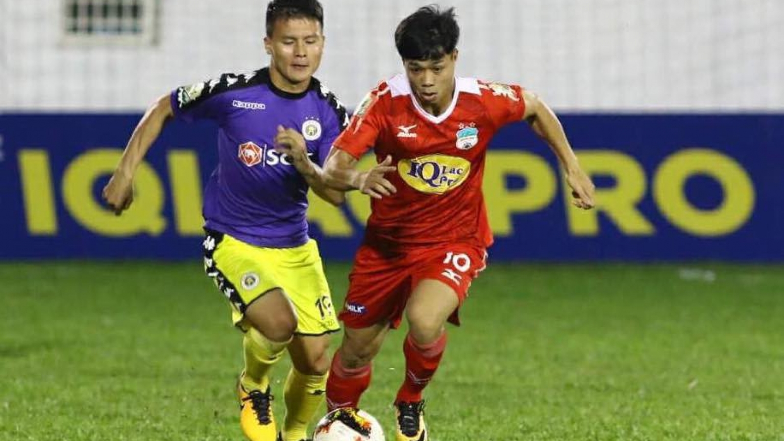 Ngày này năm xưa: HAGL "đại chiến" Hà Nội FC trong trận cầu kinh điển