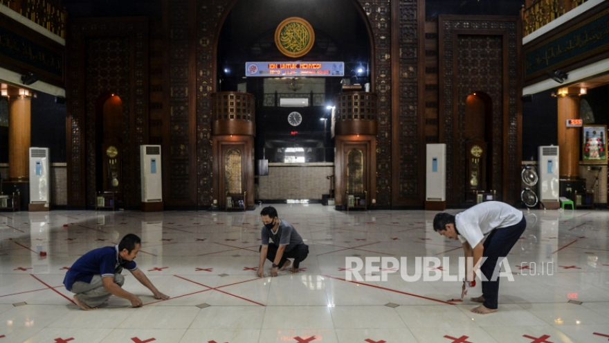 Indonesia mở lại các nhà thờ trong “vùng xanh” với dịch Covid-19