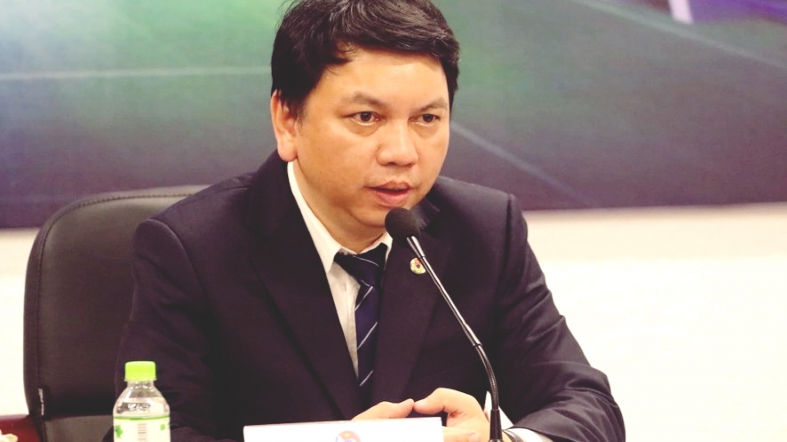 Lãnh đạo VFF tiết lộ tiêu chí chọn người thay GĐKT Jurgen Gede