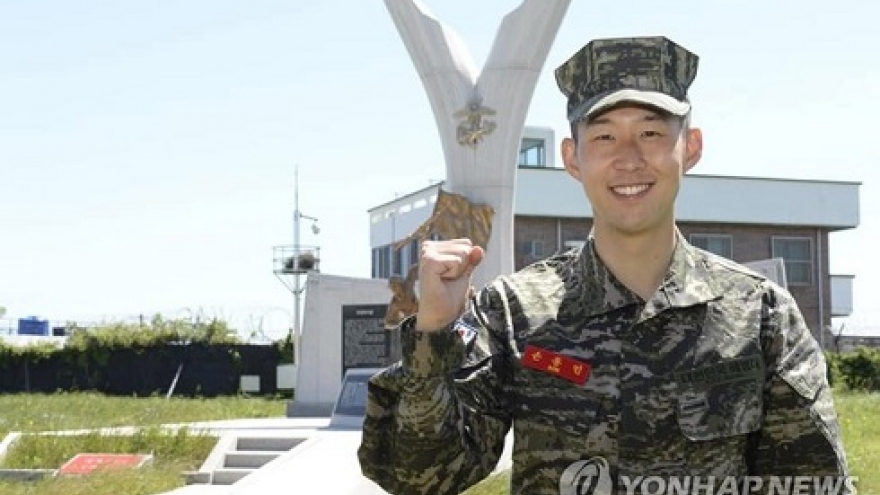 Son Heung Min hoàn thành xuất sắc khóa học quân sự