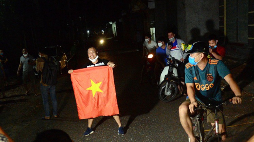 Hanoi lifts restrictions on final COVID-19 hotspot