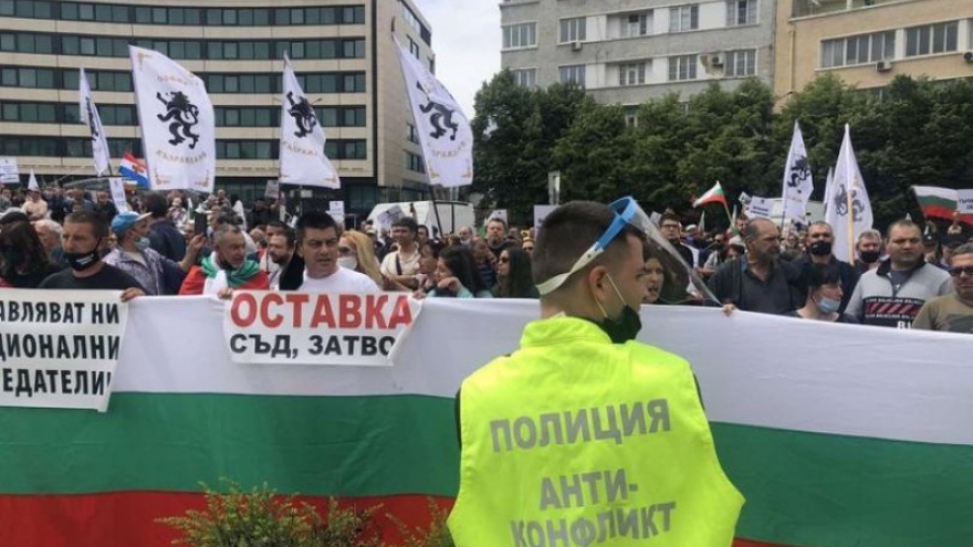 Gần 2.000 người biểu tình ở thủ đô của Bulgaria phản đối lệnh hạn chế