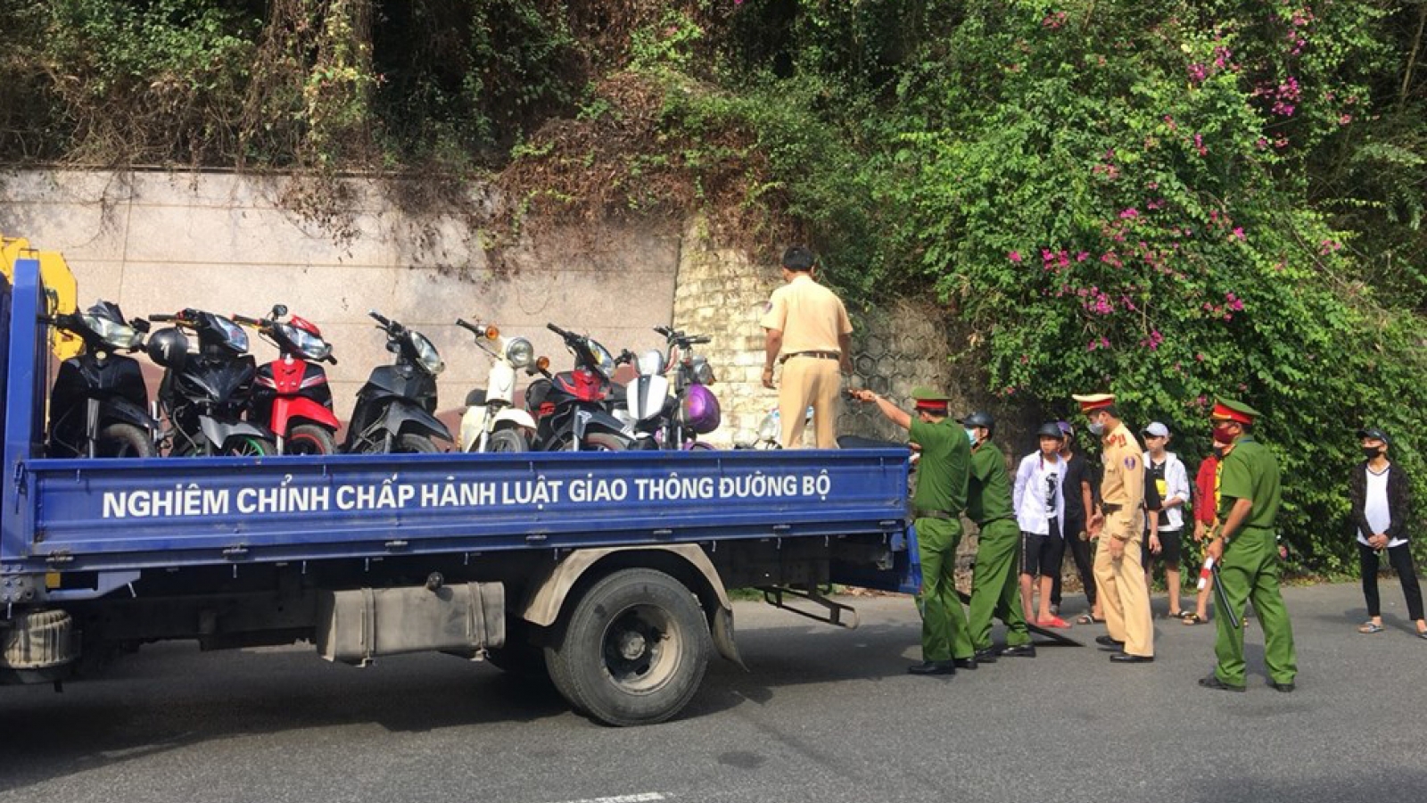 	Tạm giữ nhóm thanh niên lạng lách đánh võng ở Đồ Sơn