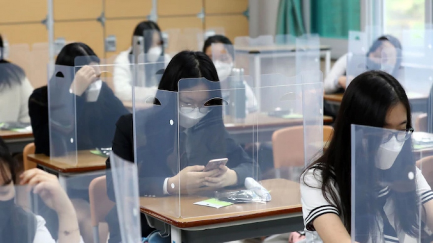 Hàn Quốc: Hơn 2 triệu học sinh trở lại trường bất chấp Covid-19