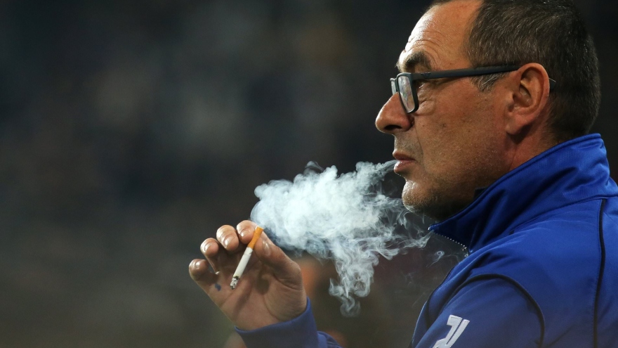 Sao Juventus tiết lộ về thói quen hút thuốc lá “điên cuồng” của Sarri