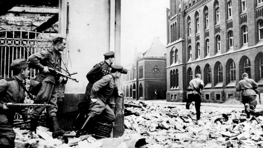 Vì sao Hồng quân Liên Xô đơn độc đánh chiếm Berlin của Đức Quốc xã?