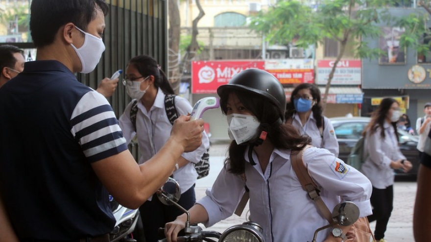  Học sinh cuối cấp Hà Nội “lên dây cót” ôn thi ngay ngày đầu đi học lại