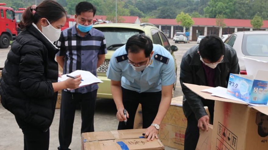 Chủ lô hàng tập kết 1 triệu khẩu trang ở cửa khẩu Lào Cai bị phạt