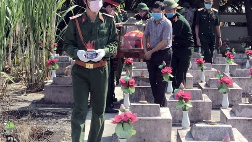 Quảng Bình truy điệu và an táng các liệt sĩ hy sinh tại nước bạn Lào
