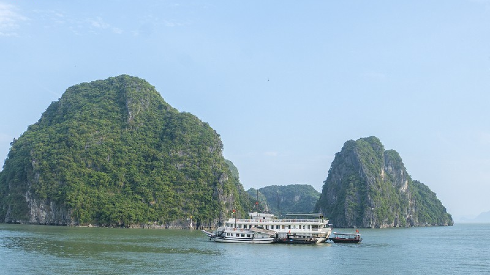 Quảng Ninh cho phép tham quan vịnh Hạ Long từ 12h00 ngày 1/5