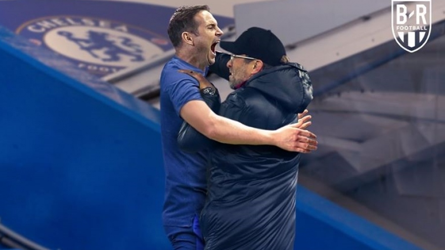 Biếm họa 24h: HLV Klopp nhảy múa cùng HLV Lampard ăn mừng chức vô địch