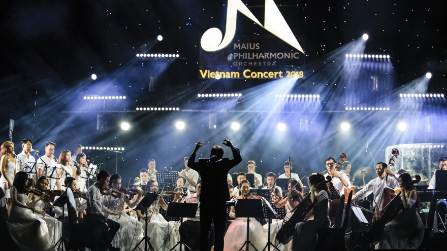Hơn 50 người hoà giọng “Chú đại bi” cùng dàn nhạc Maius Philharmonic