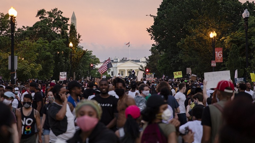 Mỹ chao đảo vì cuộc biểu tình lớn nhất trong lịch sử