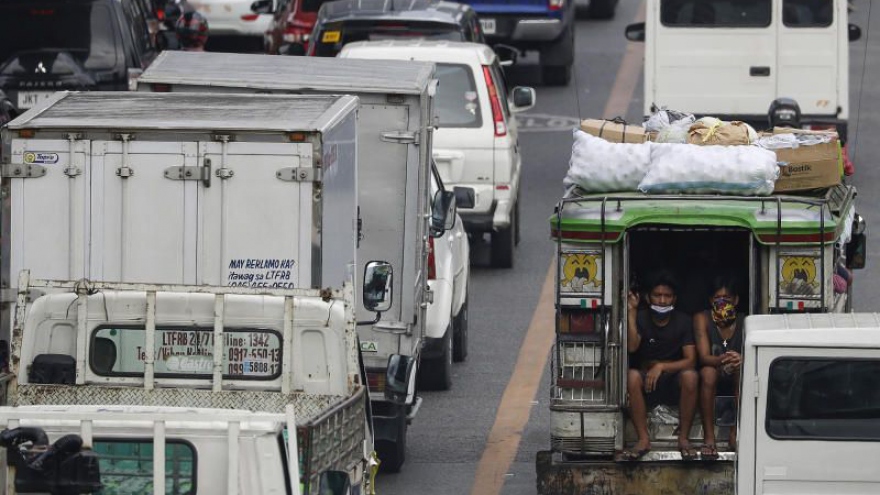 Thủ đô Manila (Philippines) mở cửa trở lại dù số ca Covid-19 tăng vọt