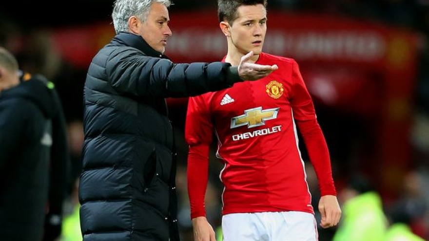 Tiết lộ: Jose Mourinho từng chiến đấu ác liệt với “cừu đen” ở MU