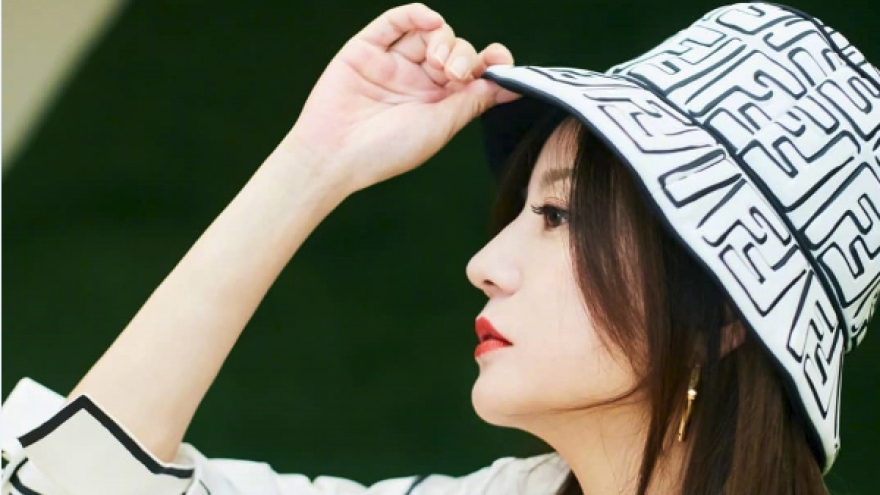 Triệu Vy khoe thần thái đỉnh cao, nhan sắc rạng rỡ tuổi 44