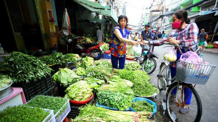 Phí sinh hoạt ở Việt Nam tăng 5 bậc, TP HCM thành nơi đắt đỏ nhất nước