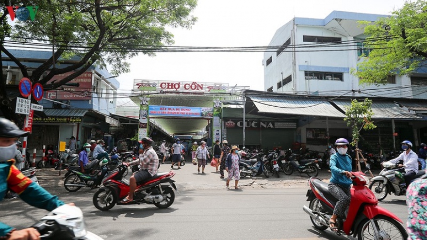Người dân Đà Nẵng nhào ra chợ mua thực phẩm tích trữ