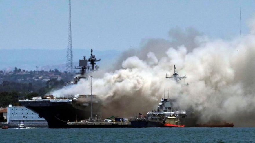 Vụ cháy tàu quân sự Mỹ: 21 thủy thủ bị thương