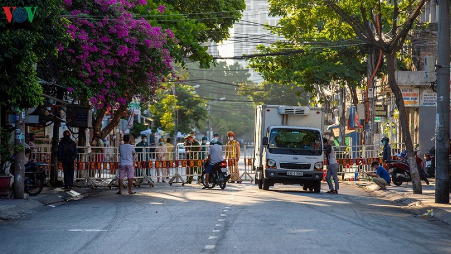 Một vòng Đà Nẵng trong ngày đầu tiên thực hiện cách ly xã hội