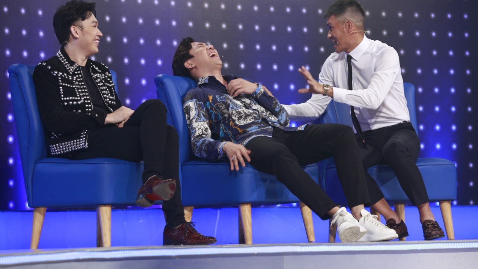 Thủy Tiên - Công Vinh “lục đục nội bộ” khi tham gia “Giọng ải giọng ai“